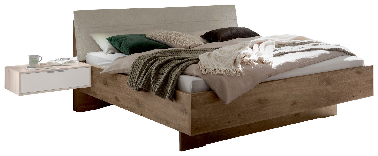 Venda Futonbett VILLACH Modernes Holzbett in Eiche-Optik mit gepolstertem Stoff-Kopfteil und schwebendem Nachttisch, gezeigt in schräger Vorderansicht.