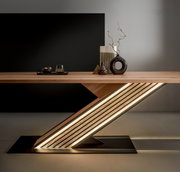 Moderne eettafel met een uniek Z-vormig ontwerp en ingebouwde verlichting, zijaanzicht