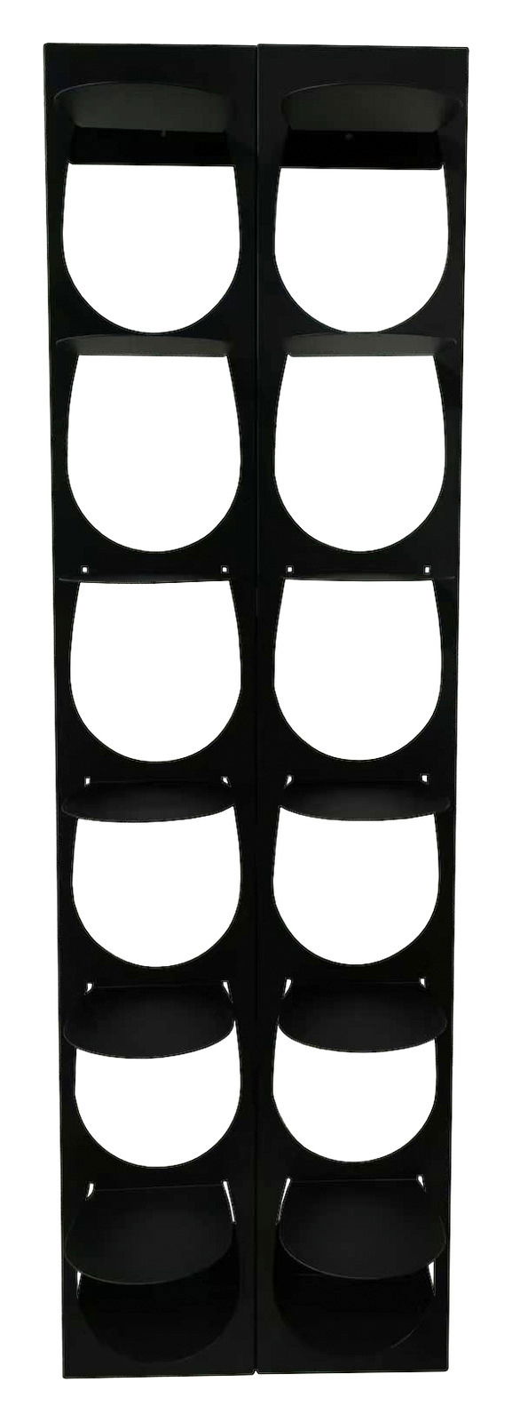 Schwarzes Schuhregal mit mehreren Ebenen, frontale Ansicht