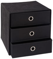 Schwarze Stoffbox mit drei Schubfächern, perspektivisch von vorne rechts fotografiert.