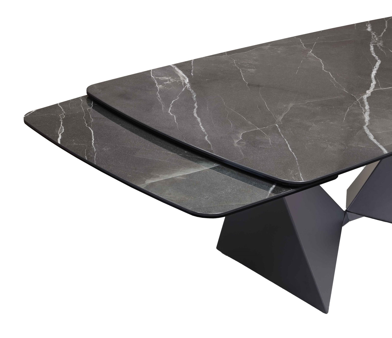 Moderner Esstisch mit ausziehbarer Marmoroptik-Tischplatte, seitliche Perspektive