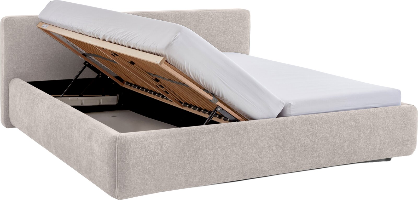 Hellgrau gepolstertes Doppelbett mit hochgeklapptem Lattenrost und geräumigem Bettkasten, aus schräger Perspektive von vorne links gezeigt