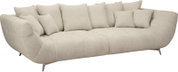 Beiges, großzügig gepolstertes 3-Sitzer-Designer-Sofa mit mehreren Rückenkissen und Metallfüßen, in frontaler leicht seitlicher Perspektive freigestellt