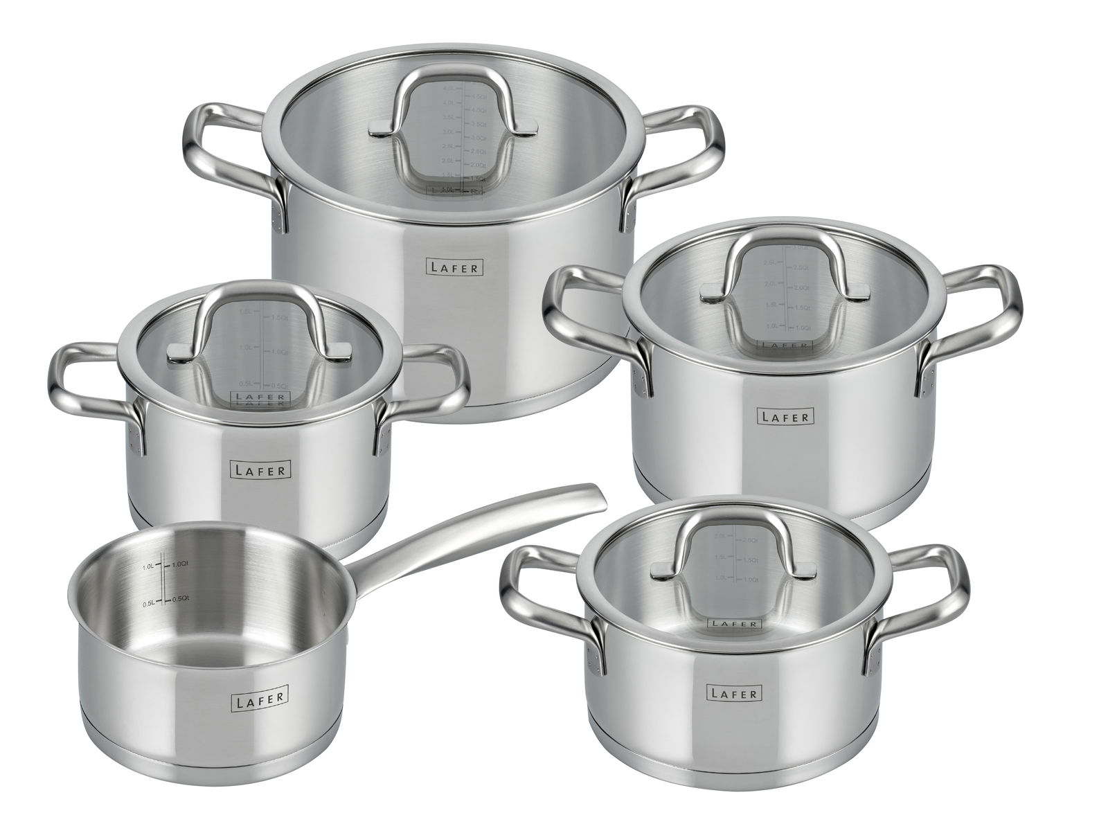 Fünfteiliges Topfset Lafer aus Edelstahl, bestehend aus vier Töpfen mit Deckeln und einer Stielkasserolle, in einer leicht erhöhten Perspektive.