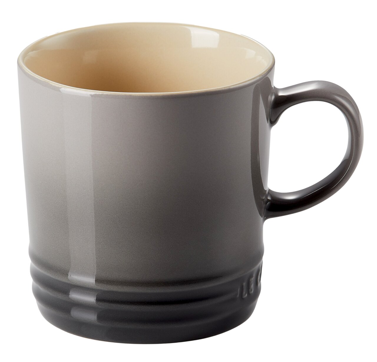 Grauer Becher mit Henkel, seitliche Perspektive