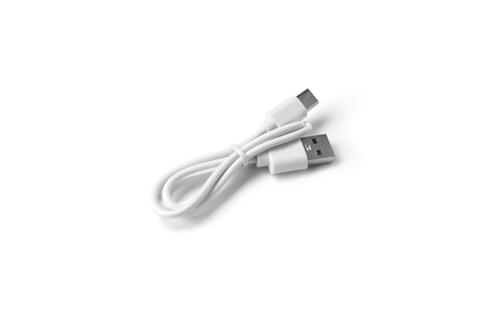 Weißes USB-Kabel mit Micro-USB-Anschluss, von oben fotografiert