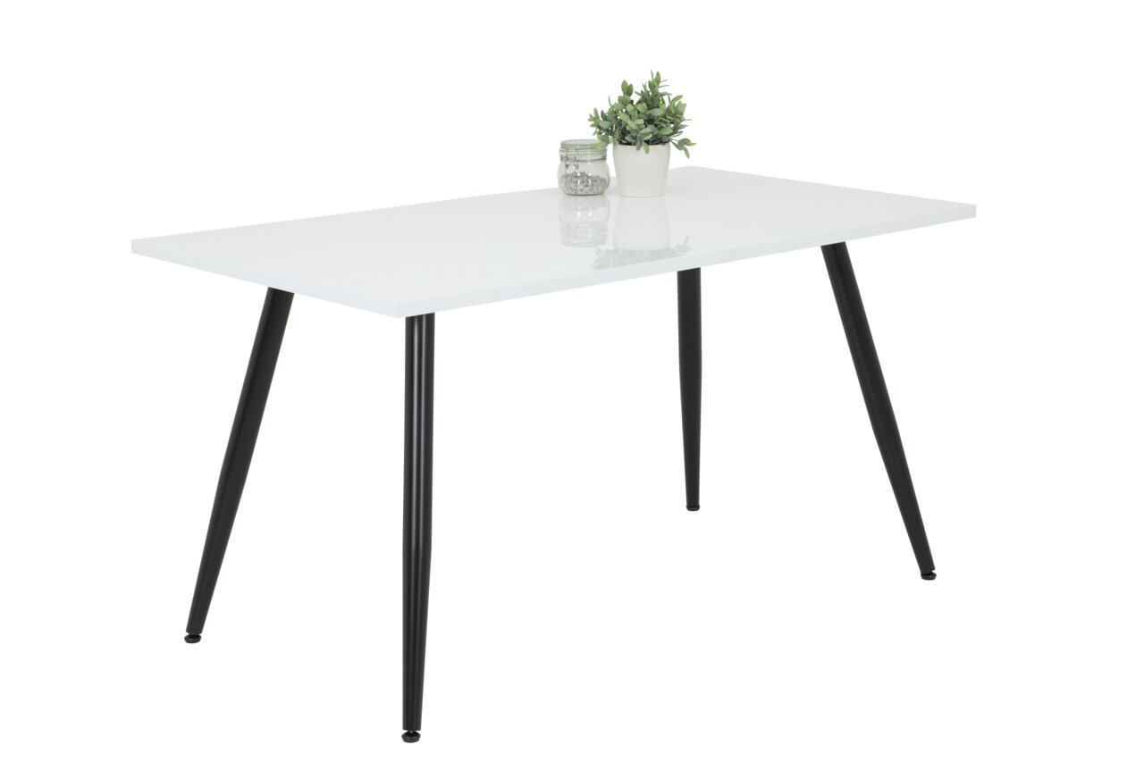 Moderner Esstisch mit weißer Tischplatte und schwarzen, schrägen Beinen, seitliche Perspektive, dekoriert mit einer kleinen Pflanze und einem Glasgefäß.