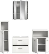 Badkombination bestehend aus einem Spiegelschrank, einem hohen Schrank mit Tür, einem Waschtischunterschrank mit zwei Schubladen und einem Unterschrank mit zwei Türen, alle in weißer Hochglanzoptik, frontale Ansicht.