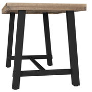 Moderner Gartentisch mit Holzplatte und schwarzen Metallbeinen, seitliche Perspektive