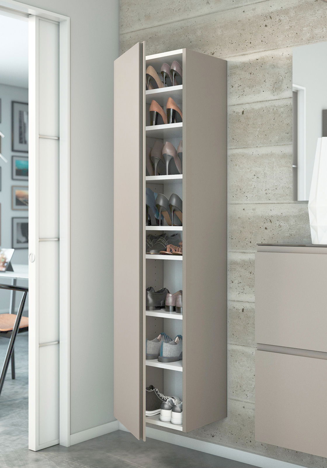 Moderner Hänge-Garderobenschrank mit geöffneter Tür, gefüllt mit Schuhen, in einer stilvollen Inneneinrichtung, seitliche Perspektive.