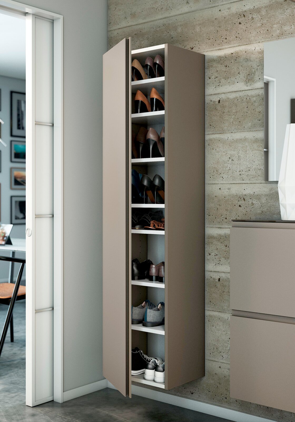 Moderner Hänge-Garderobenschrank mit geöffneter Tür, gefüllt mit Schuhen, in einer stilvollen Inneneinrichtung, seitliche Perspektive.