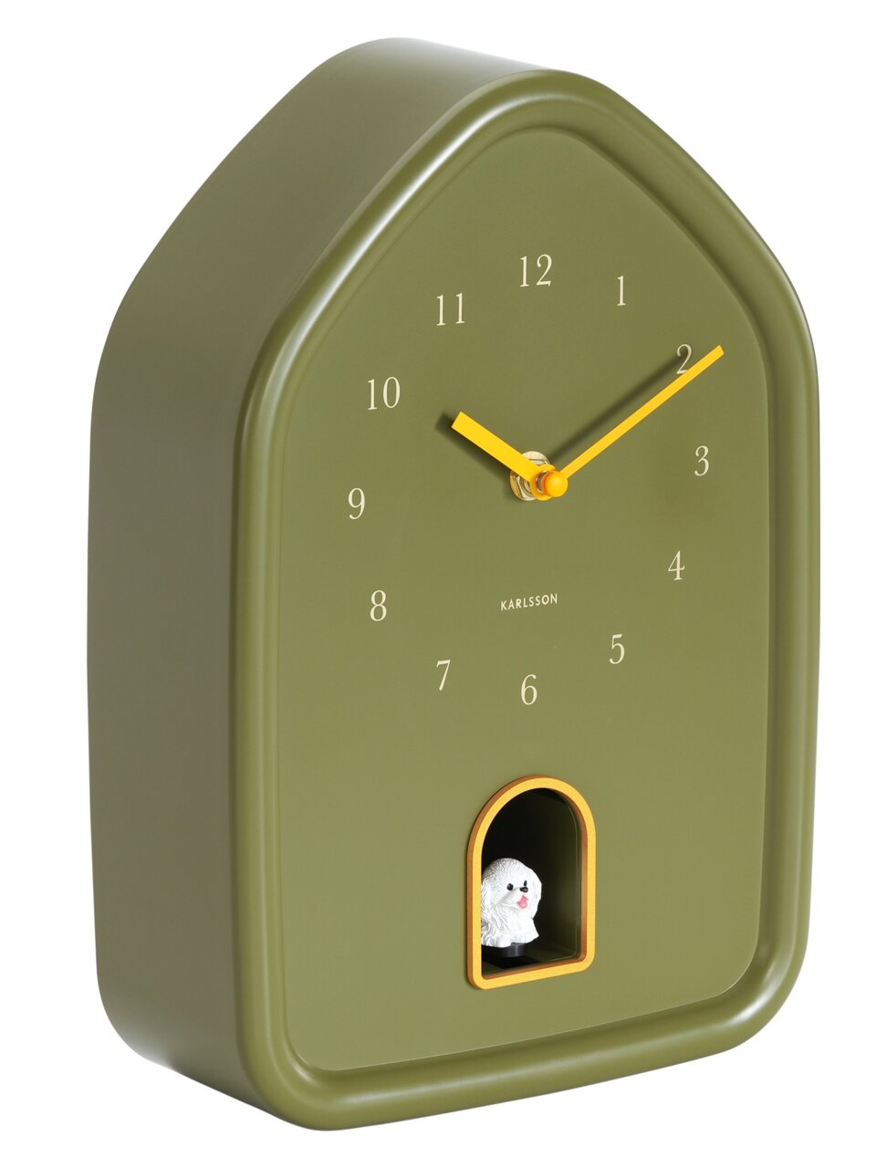 Grüne Wanduhr in Hausform mit gelben Zeigern und einer kleinen weißen Figur in einer unteren Öffnung, seitliche Perspektive