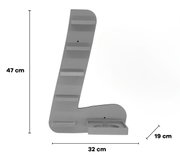 Seitliche Ansicht eines grauen, L-förmigen Wandregals/Organizers mit mehreren kleinen Ablagen und einer Holzschale unten rechts; Maße: 47 cm hoch, 32 cm breit, 19 cm tief.
