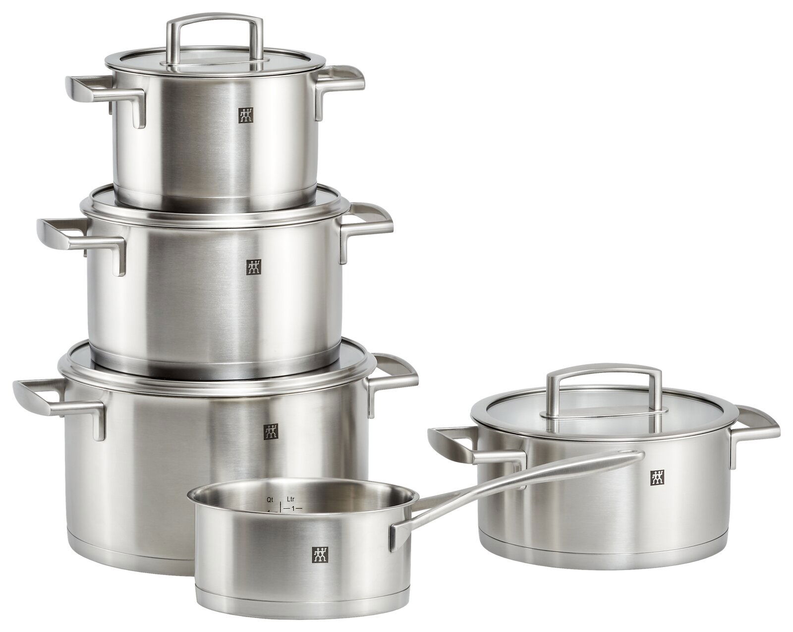 ZWILLING Topfset 5-tlg. VITALITY Fünfteiliges Topfset Vitality aus Edelstahl, bestehend aus vier Töpfen mit Deckeln und einer Stielkasserolle, in seitlicher Perspektive.