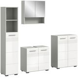 Moderne Badkombination in Weiß mit Hochglanzoberfläche, bestehend aus einem hohen Schrank, einem Spiegelschrank und zwei Unterschränken, frontal betrachtet.