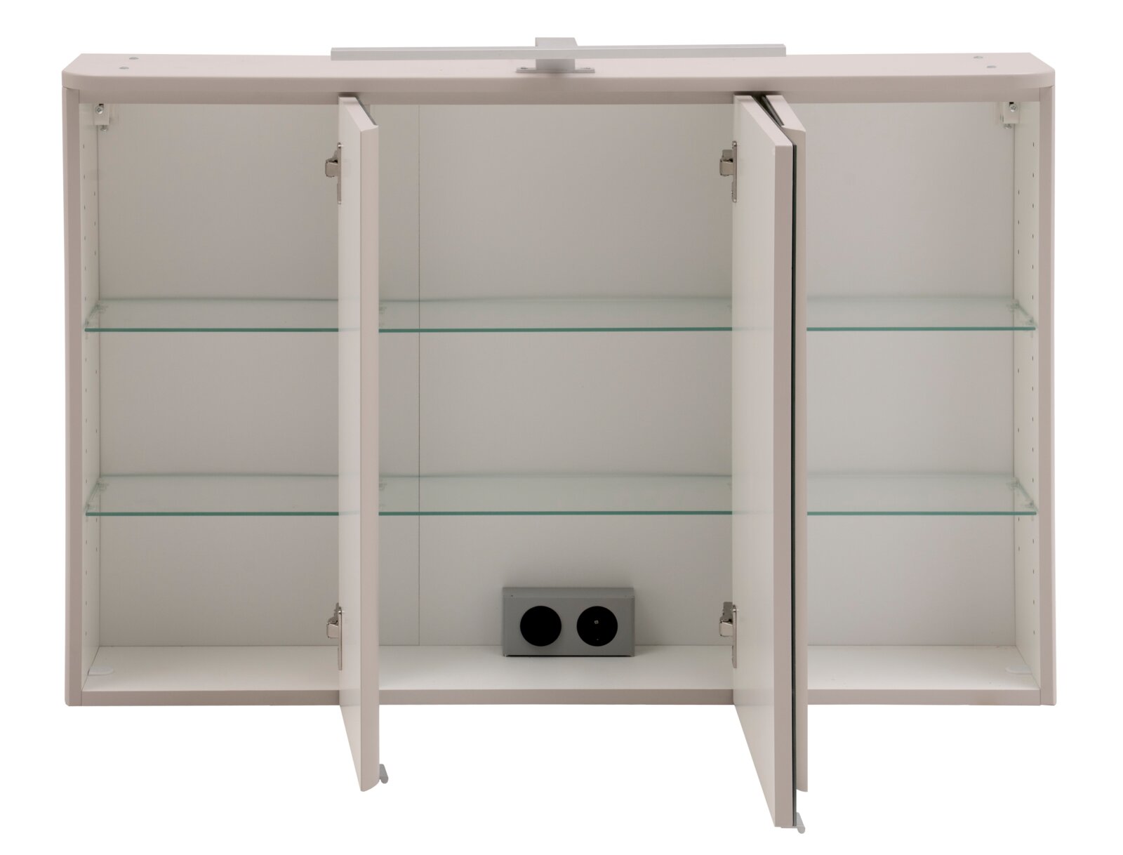 Weißer Badezimmer-Spiegelschrank mit zwei geöffneten Spiegeltüren und zwei Glasablagen, Frontansicht.