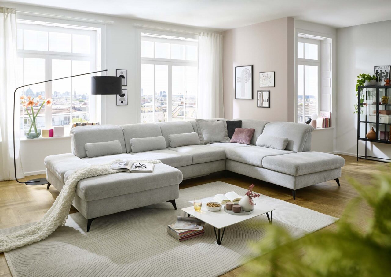 Ecksofa Beldomo Style Bremen in einem modernen Wohnzimmer, Perspektive von vorne links