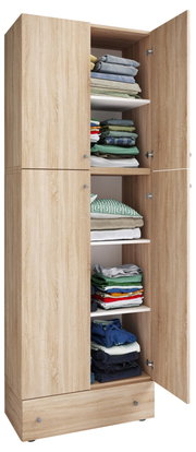 Zweitüriger Kleiderschrank in heller Eichenholz-Optik mit geöffneten Türen, innen mehrere Einlegeböden und gefaltete Kleidung, Ansicht schräg von vorn