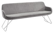 Graue Polsterbank mit Metallbeinen, seitliche Perspektive