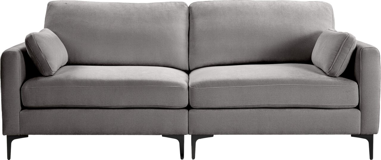 Graues 2-Sitzer-Sofa mit zwei Sitz- und zwei Rückenkissen, abgerundeten Armlehnen und schwarzen Metallfüßen, frontal von vorne fotografiert.