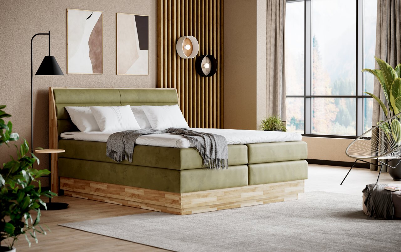 Modernes Boxspringbett in einem stilvollen Schlafzimmer mit grüner Polsterung und Holzdetails, seitliche Perspektive