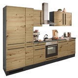Moderne Küchenzeile in Holzoptik mit Elektrogeräten, seitliche Perspektive