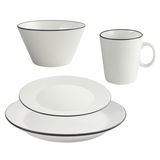 Kombi-Set, 16-teilig, in Schwarz und Weiß, bestehend aus einer Schüssel, einem Becher und zwei Tellern, seitliche Perspektive