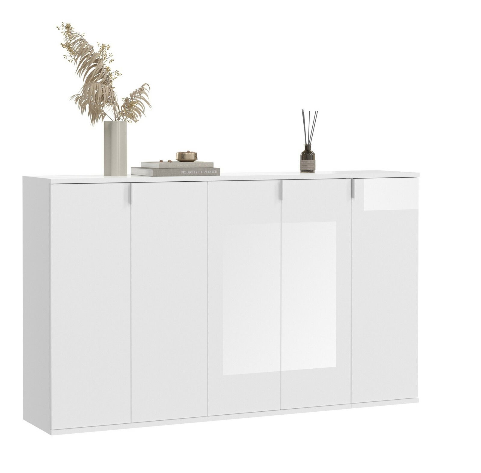 Weiße Garderobenkombination mit vier Türen, dekoriert mit einem Buch, einer Vase mit getrockneten Pflanzen und einem Duftstäbchen-Set, seitliche Perspektive.