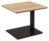 Moderner Beistelltisch mit Holzplatte und schwarzem Metallgestell, seitliche Perspektive