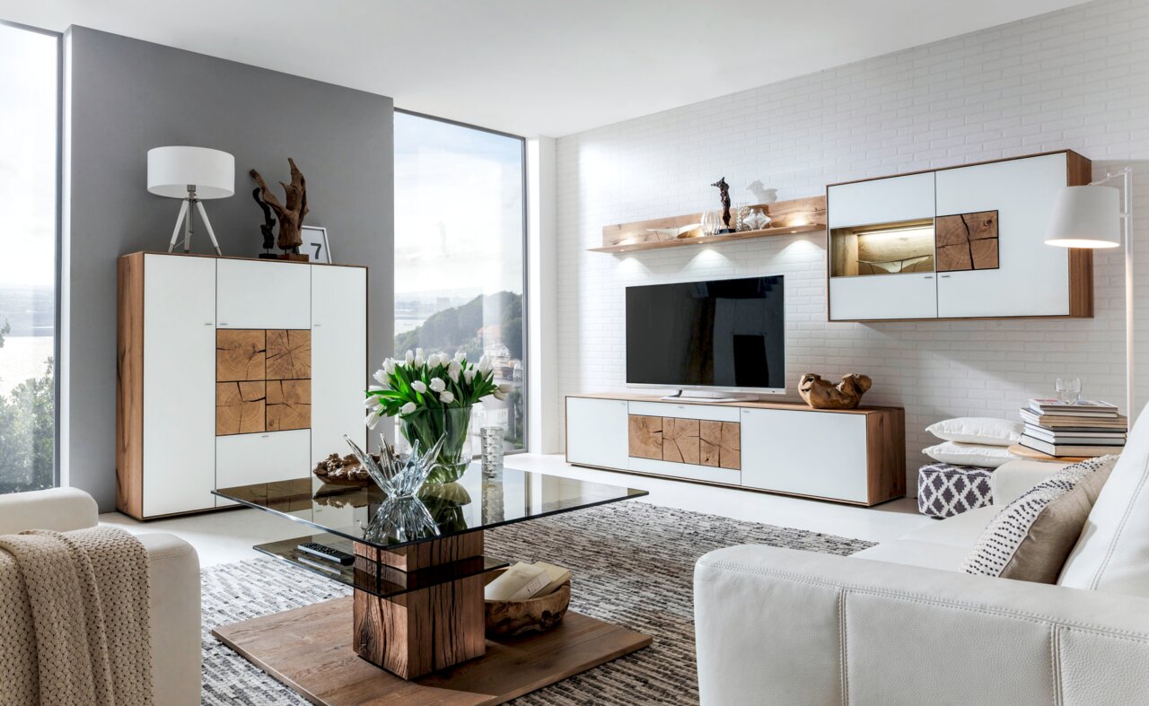 Valnatura Hoog dressoir LAGO Modernes Highboard Valnatura LAGO in einem stilvollen Wohnzimmer, seitliche Perspektive