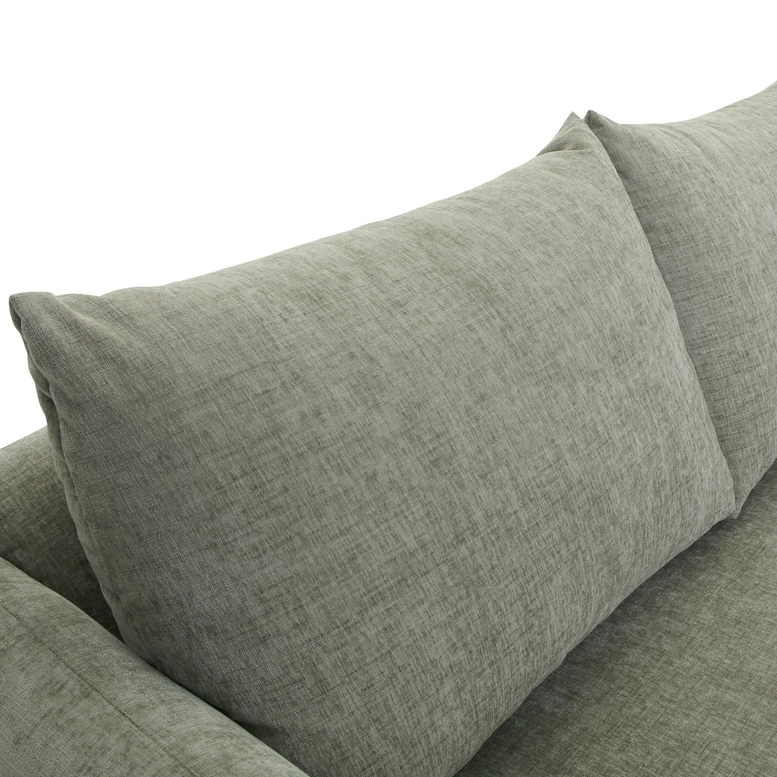 Nahaufnahme einer grauen Sofaecke mit weichen Kissen, seitliche Perspektive.