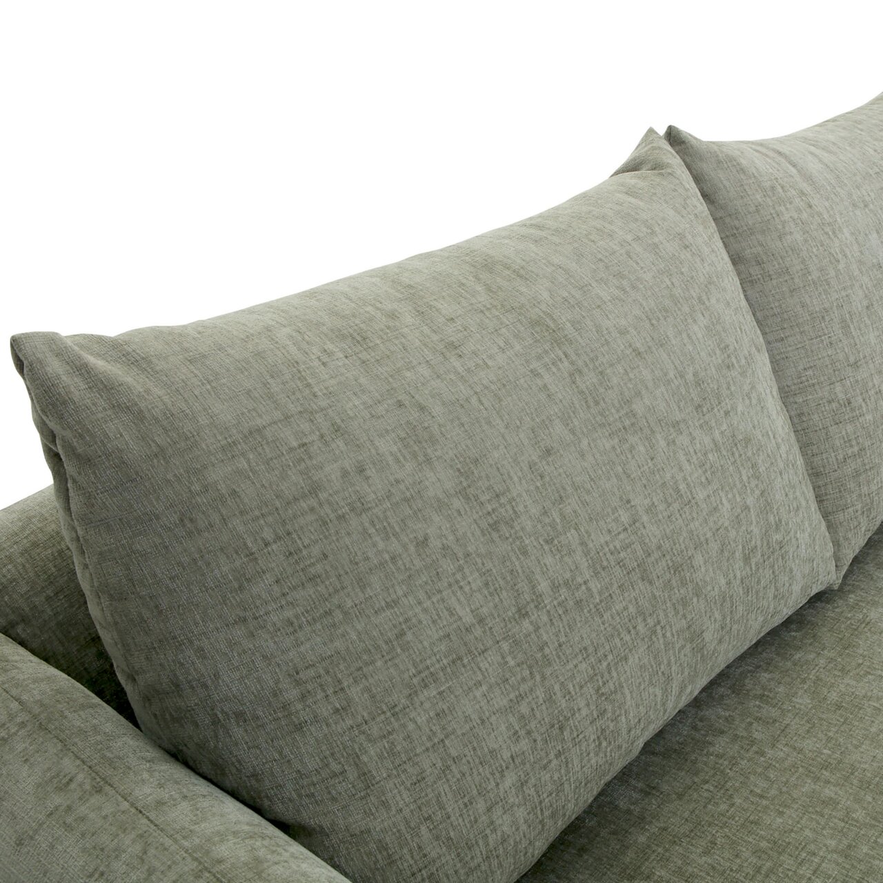 Nahaufnahme einer grauen Sofaecke mit weichen Kissen, seitliche Perspektive.