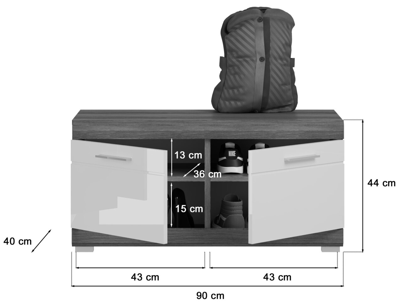 Garderobenbank mit zwei offenen Türen, die Stauraum für Schuhe bietet. Oben auf der Bank liegt ein Rucksack. Die Bank ist aus dunklem Holz mit weißen Türen und hat die Maße 90 cm Breite, 44 cm Höhe und 40 cm Tiefe. Perspektive: Frontalansicht.