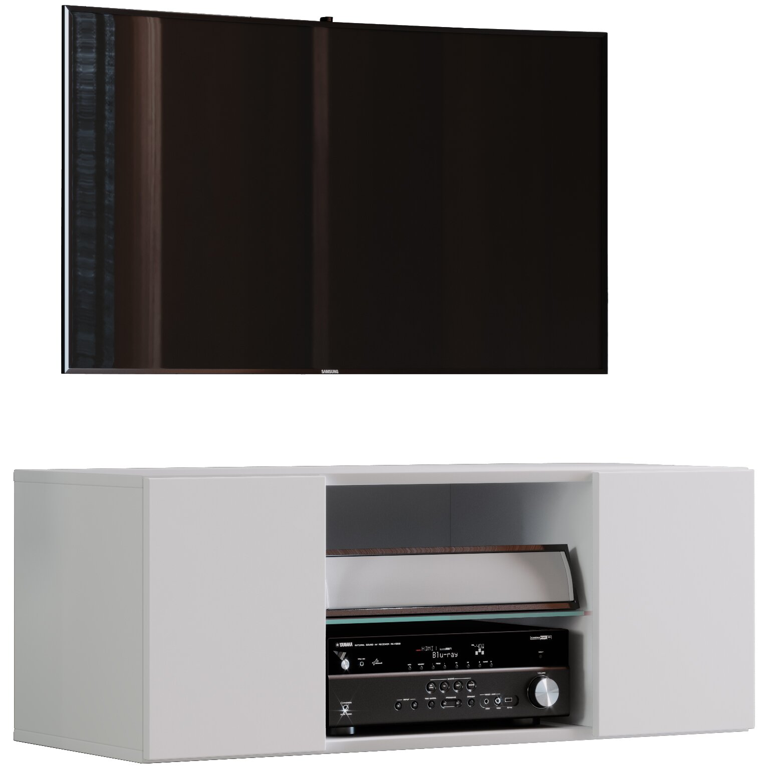 Weißes TV-Lowboard/Medienmöbel mit aufgesetztem Flachbildfernseher und offenem Fach mit AV-Receiver, frontal in leichter Seitenperspektive (3/4-Ansicht) fotografiert.