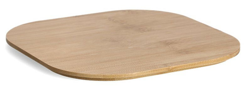 Flache, quadratische Bambusplatte aus der Vogelperspektive, verwendet als Teil eines Brotkastens.