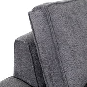 Graues Ecksofa PICCOLAS mit weicher Textur, Nahaufnahme der Rückenlehne aus seitlicher Perspektive.