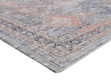 Frisé-Teppich in Nahaufnahme, zeigt die detaillierte Textur und das Muster in Grau- und Orangetönen aus einer seitlichen Perspektive.