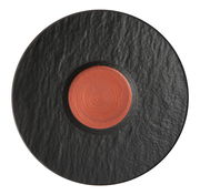 Espressountertasse aus der Vogelperspektive, mit schwarzer, strukturierter Oberfläche und rotem, glattem Zentrum.