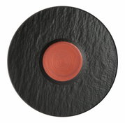 Espressountertasse aus der Vogelperspektive, mit schwarzer, strukturierter Oberfläche und rotem, glattem Zentrum.