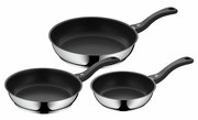 Dreiteiliges Pfannen-Set aus Edelstahl mit Antihaftbeschichtung, bestehend aus Pfannen in den Größen 20 cm, 24 cm und 28 cm, in einer leicht schrägen Draufsicht.