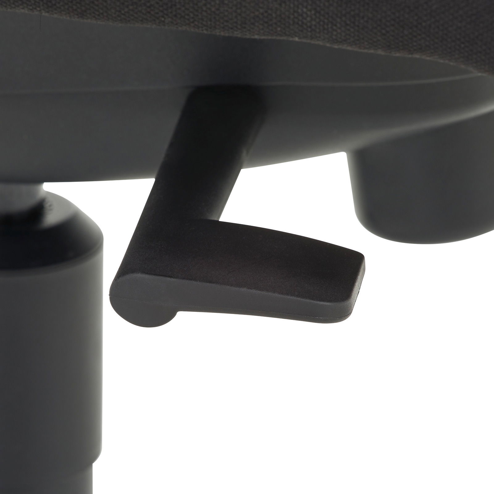 Nahaufnahme eines Hebels an einem Chefsessel, seitliche Perspektive