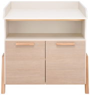 Wickelkommode aus Holz mit zwei Schubladen und einem offenen Fach, frontal betrachtet