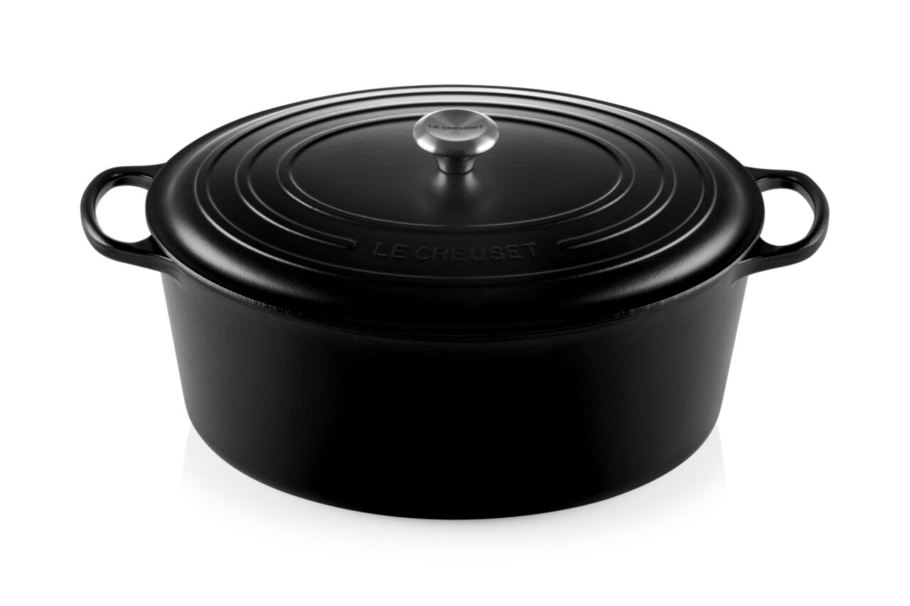 LE CREUSET Bräter oval 33cm schwarz Schwarzer ovaler Bräter von Le Creuset, 33 cm, aus der Vorderansicht