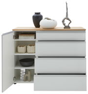 Kombi-Kommode 135 mit geöffneter Tür und Schubladen, dekoriert mit Vasen und Skulptur, Frontalansicht