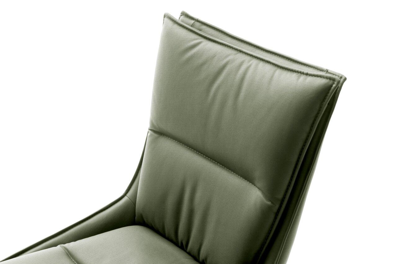 Nahaufnahme eines grünen Stuhlrückens mit gepolsterter Oberfläche, seitliche Perspektive