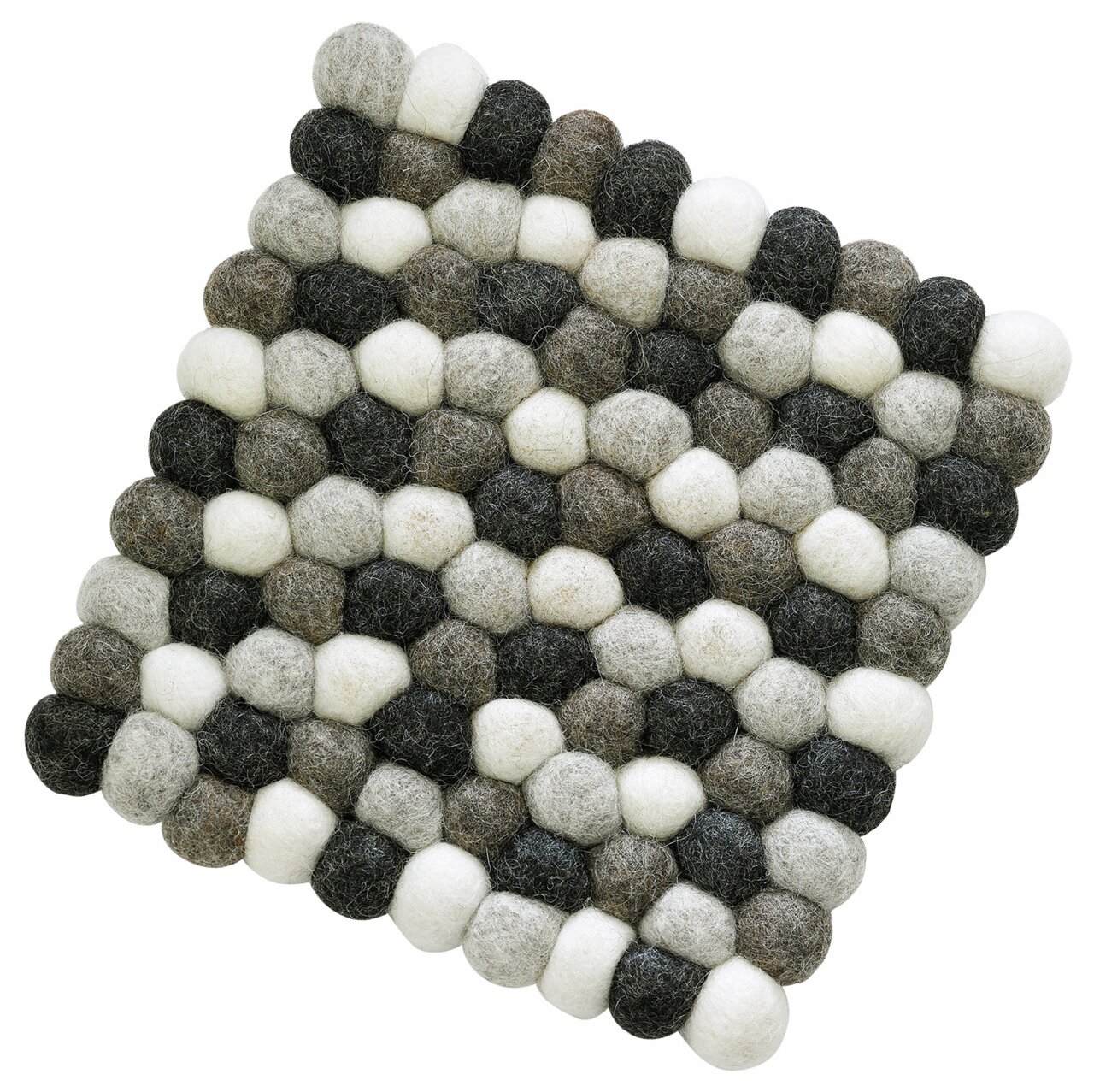 Quadratischer Untersetzer aus grauen, weißen und schwarzen Filzkugeln, von oben betrachtet.