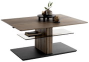 Moderner Couchtisch aus Holz mit Glasablage, dekoriert mit Vasen und Gläsern, seitliche Perspektive