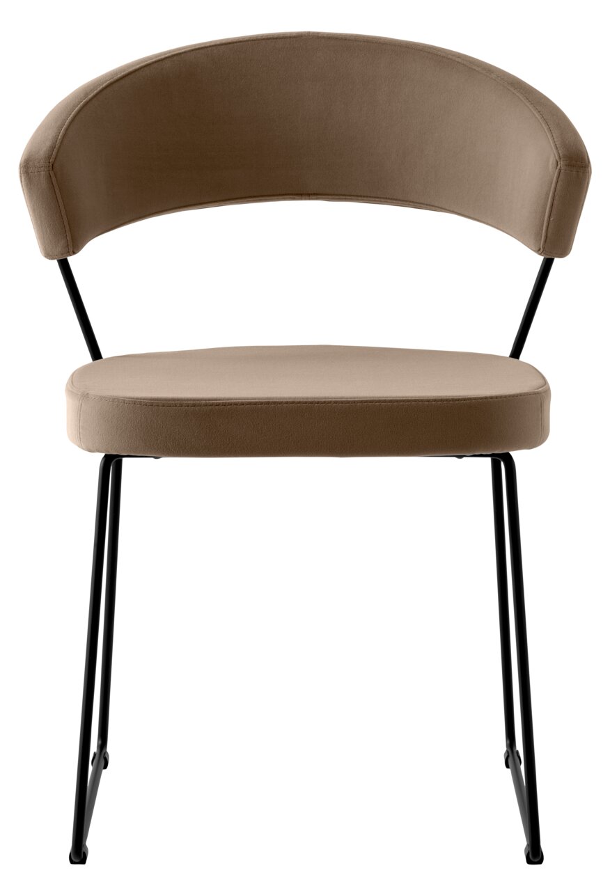 Moderne stoel met bruine bekleding en zwart metalen frame, vooraanzicht
