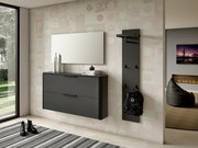 Moderner Hängeschuhschrank in dunklem Design, frontal betrachtet, mit zwei Schubladen und dekorativen Elementen auf der Oberseite, neben einem passenden Wandpaneel mit Haken.