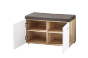 Holzbank mit grauem Sitzpolster, zwei offenen Türen und vier Fächern, Perspektive von vorne